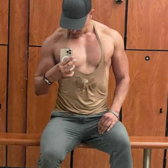 Meet your Posher, Gio - Picture 7 of 15